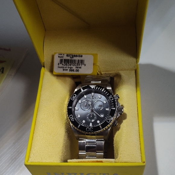 Invicta Other - Invicta Black and Silver Pro Diver Watch